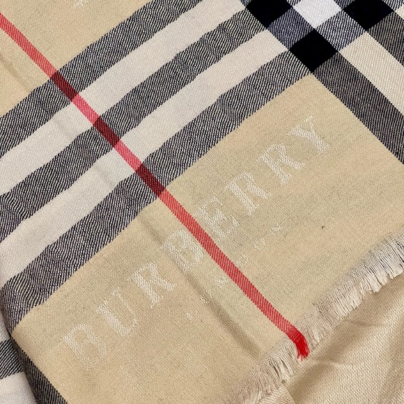 Chic Beige Plaid Nova Check Women's Burb*rry Style Scarf - Picture 3 of 10